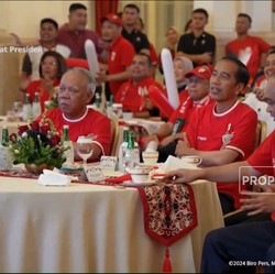 Dukung Timnas U-23 Lawan Uzbekistan, Jokowi & Jajaran Menteri Nobar