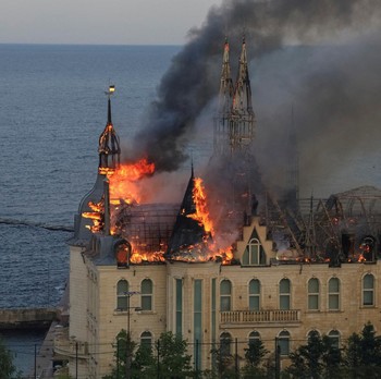 Potret Rudal Rusia Hantam Gedung Belajar Ukraina, Korban Berjatuhan