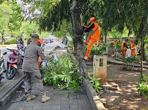 Ada Kondom Berserakan di RTH, Anggota DPRD DKI Minta Tambah Lampu-Patroli