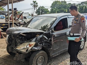 Ditemukan Emblem Polisi di Dalam Avanza yang Tabrak Rumah Warga Tulungagung