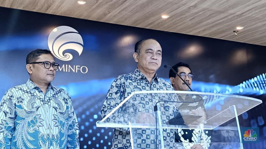 Menteri Kominfo Budi Arie Setiadi menjelaskan Microsoft resmi mengumumkan berinvestasi senilai US$1,7 miliar atau Rp 27,6 triliun. (²©²ÊÍøÕ¾/Novina Putri Bestari)