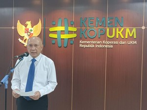 Menkop UKM Tegaskan Tak Ada Larangan Warung Madura Buka 24 Jam