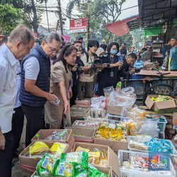 Zulhas Cek Pangan di Pasar Palmerah: Harga Bawang Turun Jadi Rp65 Ribu