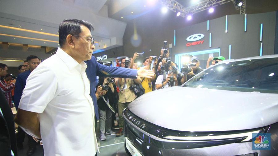 Moldoko yang juga Kepala Staf Kepresidenan itu berambisi untuk membuat ekosistem kendaraan listrik. (CNBC Indonesia/Ferry Sandi)