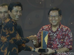 Sumartono Raih Penghargaan Kategori Advokasi HAM dan Kesetiakawanan Sosial