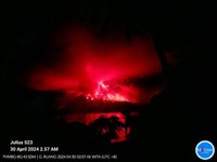Menyala Merah! Potret Erupsi Gunung Ruang, Status Naik ke Level Awas