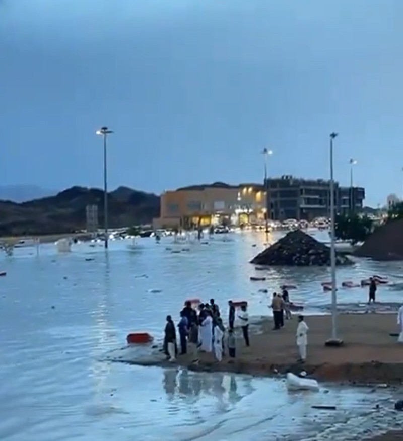 Banjir Bandang Arab Saudi. (Tangkapan Layar x/ @alhijaz21)