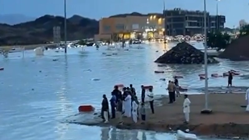 Banjir Bandang Arab Saudi. (Tangkapan Layar x/ @alhijaz21)
