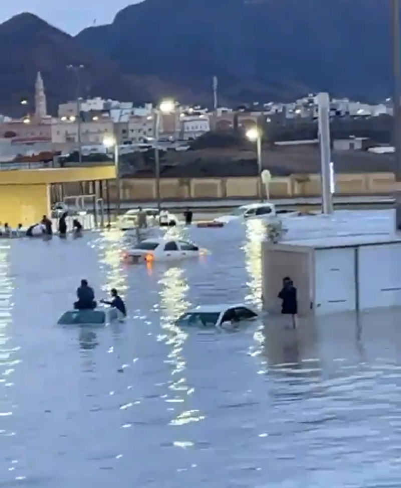 Banjir Bandang Arab Saudi. (Tangkapan Layar x/ @alhijaz21)