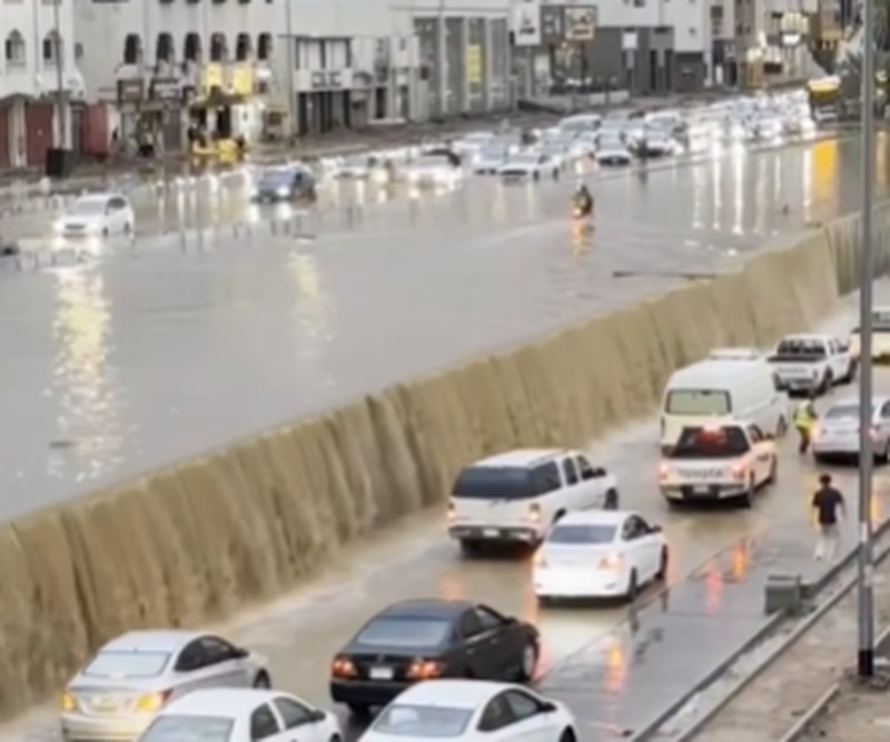 Banjir Bandang Arab Saudi. (Tangkapan Layar x/ @alhijaz21)