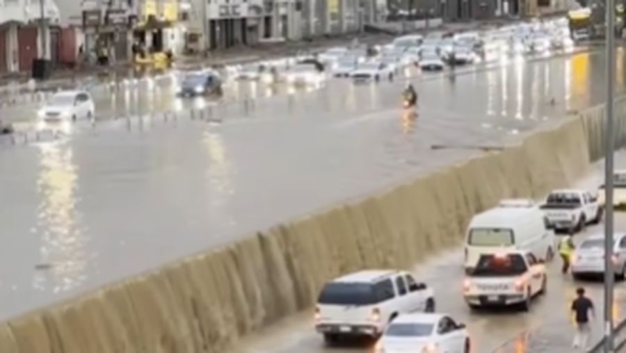 Banjir Bandang Arab Saudi. (Tangkapan Layar x/ @ask_almadina)