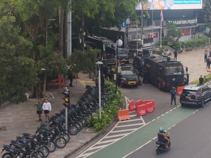 Brimob-Water Cannon Siaga di Bundaran HI Jelang Aksi May Day