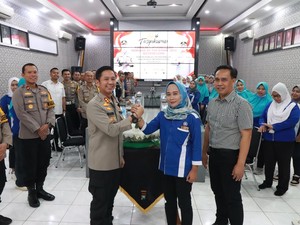 Buruh Rokok di Bojonegoro Peringati May Day 2024 di Kantor Polisi