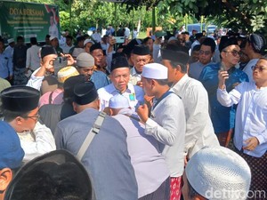Diiringi Doa Ulama hingga Santri, Gus Mujib Daftar Bacabup Pasuruan ke PKB