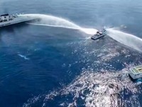 Tetangga RI Tegang, Kapal China Tembak Meriam Air ke Kapal Filipina