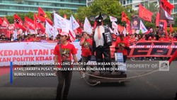 Massa Demo Buruh Padati Kawasan Bundaran HI