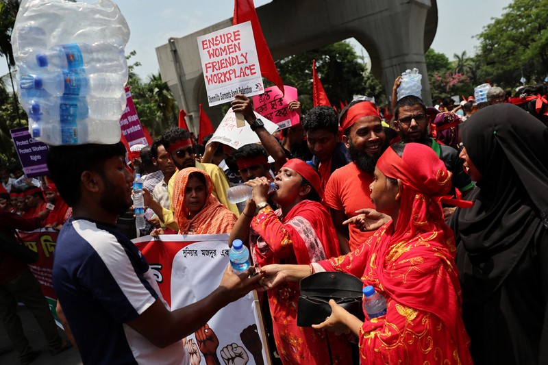 MAY-DAY/INDONESIA Labourers dress as pantomime and attend a protest during a May Day rally in Jakarta, Indonesia, May 1, 2024. REUTERS/Ajeng Dinar Ulfiana