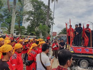 Ratusan Buruh di Sumsel Gelar Aksi Damai, Tuntut Omnibus Law Dicabut