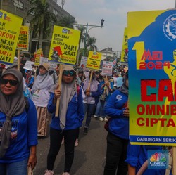 Pak Jokowi, Buruh Menjerit Hidup Makin Berat Gaji Dipotong Tapera
