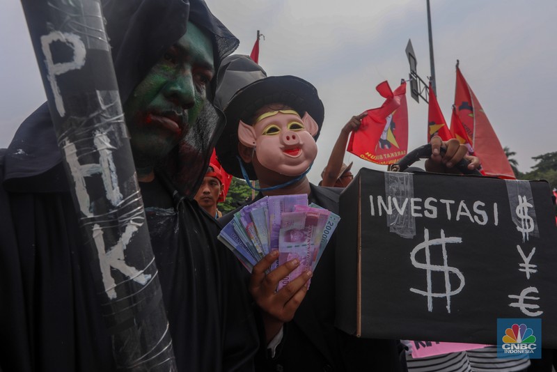 Ratusan buruh melakukan aksi unjuk rasa untuk memperingati May Day di kawasan Patung Kuda, Monas, Jakarta, Rabu (1/5/2024). (CNBC Indonesia/Faisal Rahman) Ratusan buruh melakukan aksi unjuk rasa untuk memperingati May Day di kawasan Patung Kuda, Monas, Jakarta, Rabu (1/5/2024). (CNBC Indonesia/Faisal Rahman)