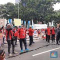 Demo Hari Buruh, Keranda Jenazah dan Kostum Hantu Banjiri Monas