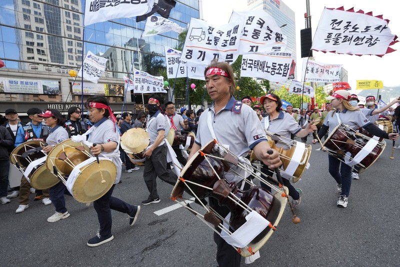 MAY-DAY/INDONESIA Labourers dress as pantomime and attend a protest during a May Day rally in Jakarta, Indonesia, May 1, 2024. REUTERS/Ajeng Dinar Ulfiana