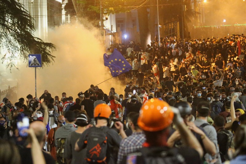 Demonstran mengadakan unjuk rasa untuk memprotes RUU tentang Demonstran mengadakan unjuk rasa untuk memprotes RUU tentang
