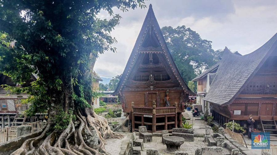 Huta Siallagan sebuah kampung adat suku Batak Toba yang berlokasi di Desa Siallagan Pindaraya, Simanindo, Pulau Samosir, Sumatera Utara. (CNBC Indonesia/Rosseno Aji Nugroho)