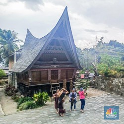 Keluarga Batak Ini Ogah Foya-Foya, Alihkan Duit Buat Nabung 1 Ton Emas