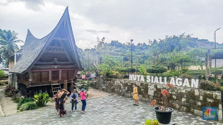 Huta Siallagan sebuah kampung adat suku Batak Toba yang berlokasi di Desa Siallagan Pindaraya, Simanindo, Pulau Samosir, Sumatera Utara. (CNBC Indonesia/Rosseno Aji Nugroho)