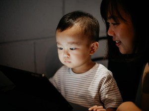 Negara Ini Larang Anak di Bawah 2 Tahun Gunakan Layar Elektronik, HP-TV Termasuk