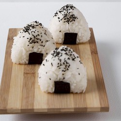 Lagi Tren Onigiri Dibuat Pakai Aroma Ketiak di Jepang, Kok Bisa?