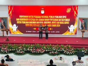 Mendagri Serahkan Data Potensial Pemilih Pilkada 2024 Sebanyak 207,1 Juta Jiwa