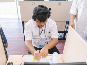 Sembilan Peserta Tunanetra dan Tunadaksa Ikuti UTBK SNBT di Unesa