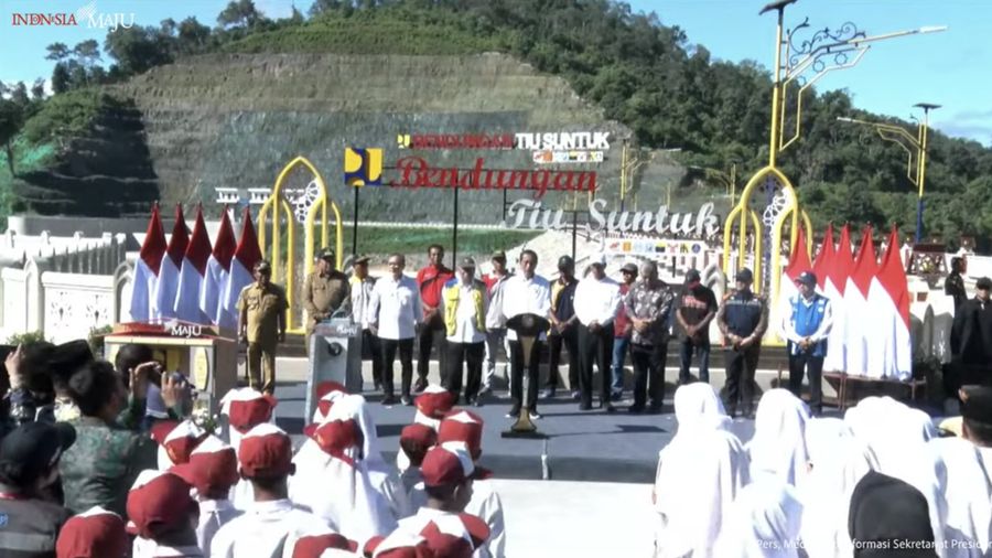 Presiden Jokowi Resmikan Bendungan Tiu Suntuk, Sumbawa Barat, Kamis (2/5/2024). (Tangkapan Layar Youtube Sekretariat Presiden)