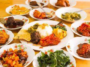 5 Tempat Makan Nasi Kapau yang Komplet dan Autentik Lauknya