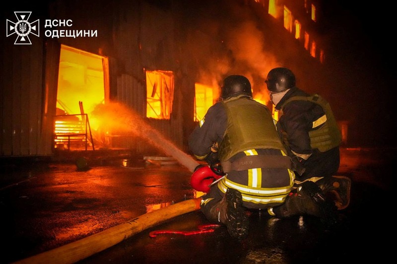 UKRAINE-CRISIS/ATTACK-ODESA Firefighters work at the site of a Russian missile strike, amid Russia?s attack on Ukraine, at a location given as Odesa, Ukraine, in this handout image released on May 2, 2024. Press service of the State Emergency Service of Ukraine/Handout via REUTERS THIS IMAGE HAS BEEN SUPPLIED BY A THIRD PARTY
