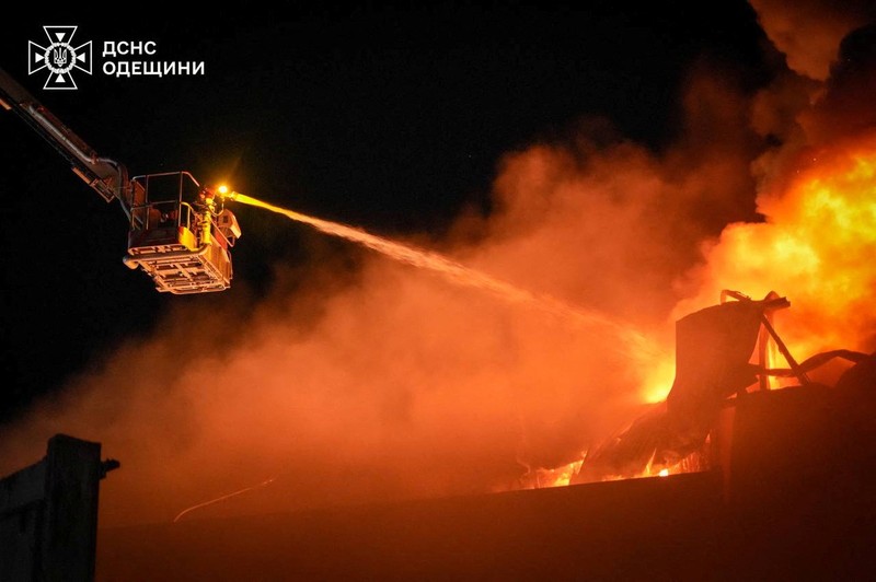 UKRAINE-CRISIS/ATTACK-ODESA Firefighters work at the site of a Russian missile strike, amid Russia?s attack on Ukraine, at a location given as Odesa, Ukraine, in this handout image released on May 2, 2024. Press service of the State Emergency Service of Ukraine/Handout via REUTERS THIS IMAGE HAS BEEN SUPPLIED BY A THIRD PARTY