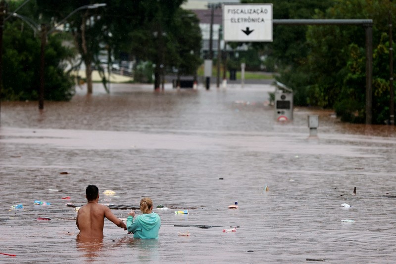 Banjir saat terjadi hujan lebat di Encantado, negara bagian Rio Grande do Sul, Brasil, Kamis (2/5/2024). (REUTERS/Diego Vara) Banjir saat terjadi hujan lebat di Encantado, negara bagian Rio Grande do Sul, Brasil, Kamis (2/5/2024). (REUTERS/Diego Vara)