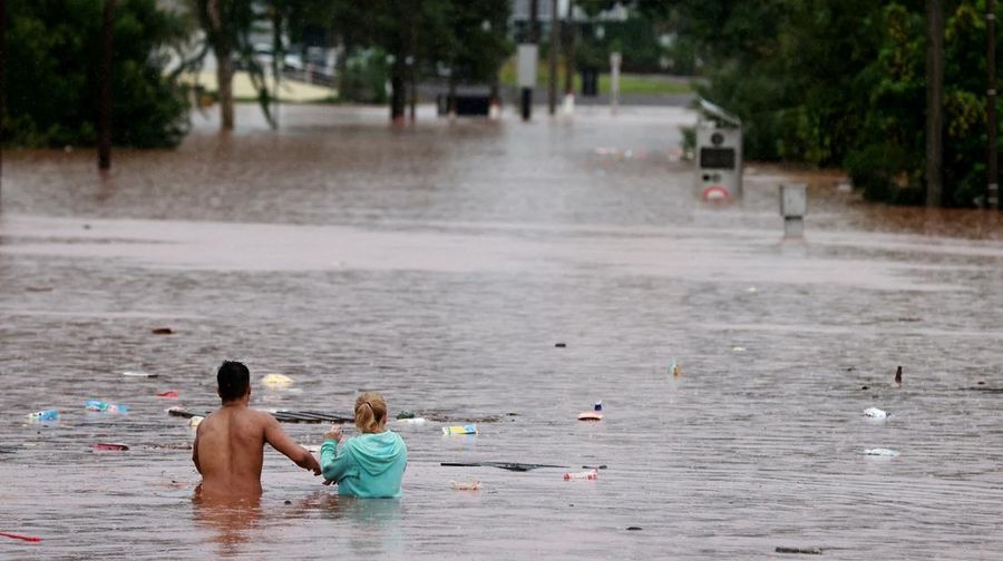 Banjir saat terjadi hujan lebat di Encantado, negara bagian Rio Grande do Sul, Brasil, Kamis (2/5/2024). (REUTERS/Diego Vara)
