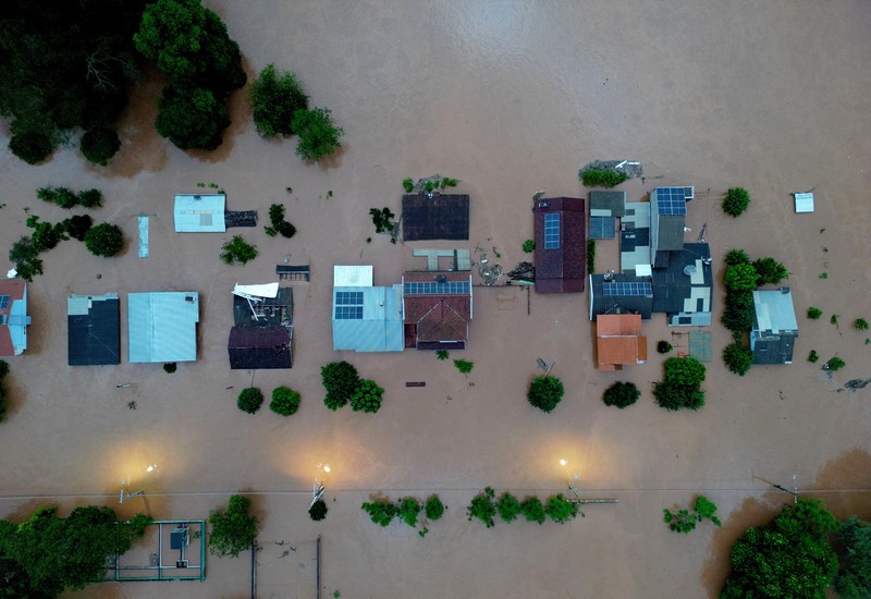 Banjir saat terjadi hujan lebat di Encantado, negara bagian Rio Grande do Sul, Brasil, Kamis (2/5/2024). (REUTERS/Diego Vara) Banjir saat terjadi hujan lebat di Encantado, negara bagian Rio Grande do Sul, Brasil, Kamis (2/5/2024). (REUTERS/Diego Vara)