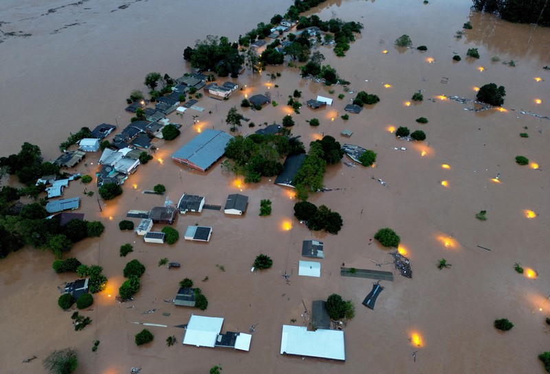 Banjir saat terjadi hujan lebat di Encantado, negara bagian Rio Grande do Sul, Brasil, Kamis (2/5/2024). (REUTERS/Diego Vara)