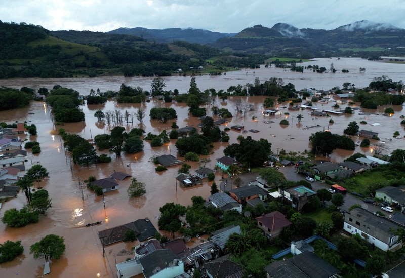 Banjir saat terjadi hujan lebat di Encantado, negara bagian Rio Grande do Sul, Brasil, Kamis (2/5/2024). (REUTERS/Diego Vara) Banjir saat terjadi hujan lebat di Encantado, negara bagian Rio Grande do Sul, Brasil, Kamis (2/5/2024). (REUTERS/Diego Vara)