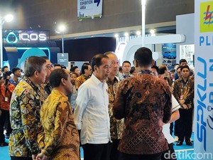 Presiden Jokowi Kunjungi PEVS 2024, Lihat-lihat Mobil dan Motor Listrik