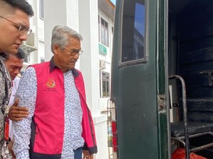 Cerita Miris Eks Bupati Kuansing Sukarmis: Anak Baru Bebas, Bapak Masuk Bui
