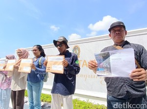 Baliho ILM Ditutup Poster Pj Walkot, Aktivis Jogja Surati Gubernur DIY-KPK