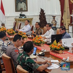 Bahas Imbas Erupsi Gunung Ruang, Ini Perintah Jokowi ke Menteri AHY Cs