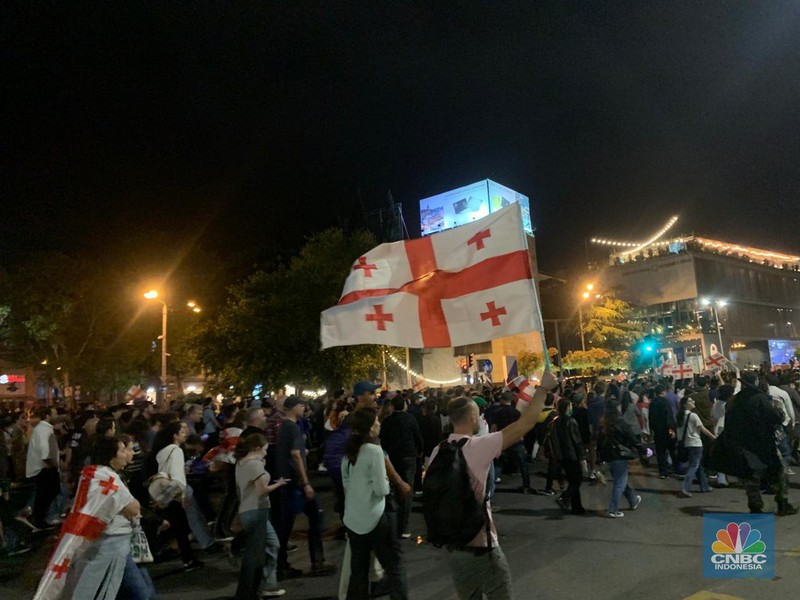 Sejumlah massa menggelar aksi demonstrasi menuntut penarikan rancangan undang-undang yang disebut sebagai aturan Sejumlah massa menggelar aksi demonstrasi menuntut penarikan rancangan undang-undang yang disebut sebagai aturan