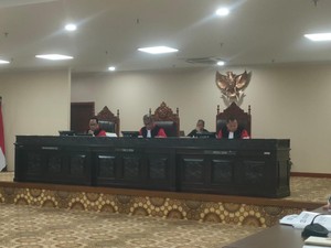 Hakim MK Saldi Isra Sindir Peserta Sidang Hasil Pileg Telat: Nanti Push Up