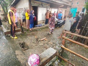 Pilu Siswi SD di Bone Tewas Terseret Banjir Saat Cari Uang Jajan Jatuh di Got